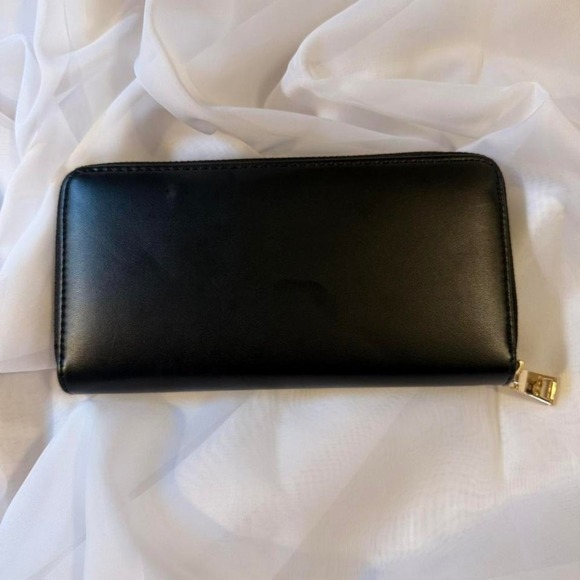 Black Zip Around Wallet Clutch with Gold Hardware Organizer Womens Accessory - Picture 3 of 6